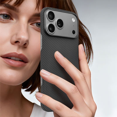 Ứng dụng tùy chỉnh Áp áo di động bằng sợi carbon Aramid với khung kim loại cho iPhone 17 Pro Max